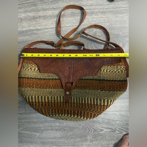 Rare Vintage Boho Leather Woven Jute Bucket Saddle Crossbody Top Handle Bag - Picture 13 of 16